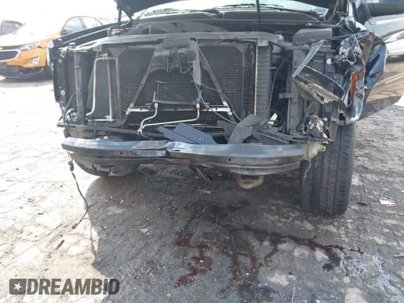 2012 Chevrolet Tahoe LT z VIN 1GNSCBE06CR215264, wystawiony jako IAAI lot #43274793 z przebiegiem 245 873 mil mil oraz . Historia ofert i sprzedaży dostępna na DreamBid. Obrazek 18.