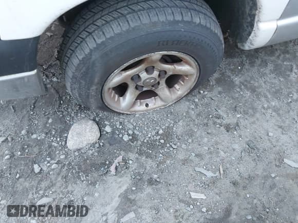 ✅ 2008 Dodge 1500 ST • VIN: 1D7HA16K18J212206 • Lot: 43668762. Wystawiony na IAAI z przebiegiem 300 030 mil. Bezpłatny archiwum sprzedaży aukcyjnych z USA i szczegółowy raport historii pojazdu na DreamBid. Zdjęcie 6.