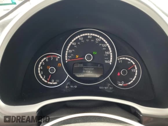 ✅ 2014 Volkswagen Beetle 1.8T • VIN: 3VWJ17AT1EM652372 • Lot: 61542145. Wystawiony na Copart z przebiegiem 71 158 mil. Bezpłatny archiwum sprzedaży aukcyjnych z USA i szczegółowy raport historii pojazdu na DreamBid. Zdjęcie 9.