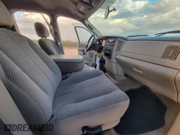 2005 Dodge 3500 SLT z VIN 3D7LS38C65G802973, wystawiony jako Copart lot #82492764 z przebiegiem 235 534 mil mil oraz Czysty tytuł • Clean title. Historia ofert i sprzedaży dostępna na DreamBid. Obrazek 5.