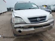 ✅ 2005 Kia Sorento LX • VIN: KNDJD733655418550 • Lot: 42138279. Wystawiony na IAAI z przebiegiem 140 645 mil. Bezpłatny archiwum sprzedaży aukcyjnych z USA i szczegółowy raport historii pojazdu na DreamBid. Zdjęcie 6.