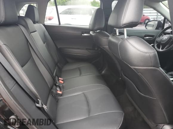 ✅ 2025 Toyota Corolla Cross XLE • VIN: 7MUDAAAG8SV119470 • Лот: 86081855. Опубликован ранее на Copart с пробегом 16 111 миль. Бесплатный доступ к архиву аукционных продаж из США и подробный отчёт об истории автомобиля на DreamBid. Изображение 10.