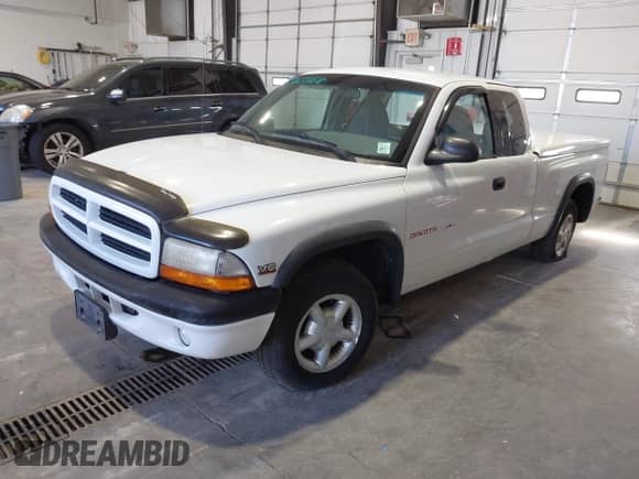 ✅ 1999 Dodge Dakota SLT • VIN: 1B7GL22X5XS134500 • Лот: 43605168. Размещён на IAAI с пробегом 134 502 миль миль. Получите бесплатный доступ к архиву аукционных продаж из США и посмотрите подробный отчёт об истории автомобиля на DreamBid. Изображение 2.