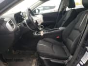 ✅ 2018 Mazda 3 GS • VIN: JM1BN1V74J1179046 • Лот: 90276375. Опубликован ранее на Copart с пробегом 300 606 миль. Бесплатный доступ к архиву аукционных продаж из США и подробный отчёт об истории автомобиля на DreamBid. Изображение 7.