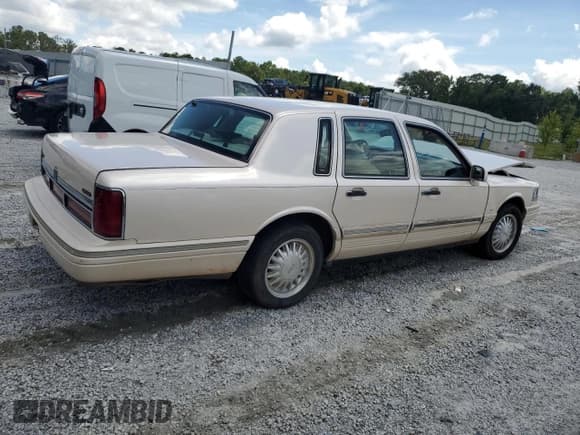 ✅ 1995 Lincoln Town Car Cartier • VIN: 1LNLM83W2SY682976 • Lot: 64985685. Listed on Copart with 225,561 mi. Free auction sales archive from the USA and detailed vehicle history report at DreamBid. Image 3.
