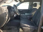 ✅ 2021 Chevrolet Silverado 1500 Custom Trail Boss • VIN: 1GCPYCEF1MZ231383 • Lot: 90948875. Wystawiony na Copart z przebiegiem 89 356 mil. Bezpłatny archiwum sprzedaży aukcyjnych z USA i szczegółowy raport historii pojazdu na DreamBid. Zdjęcie 7.