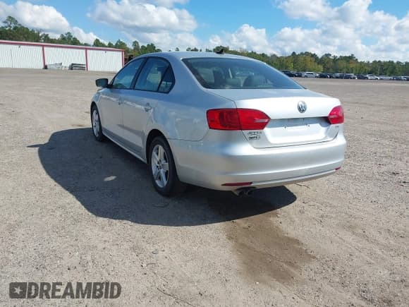 ✅ 2012 Volkswagen Jetta TDI • VIN: 3VWLL7AJ9CM014398 • Lot: 43457255. Wystawiony na IAAI z przebiegiem 135 721 mil. Bezpłatny archiwum sprzedaży aukcyjnych z USA i szczegółowy raport historii pojazdu na DreamBid. Zdjęcie 3.