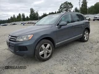 ✅ 2013 Volkswagen Touareg Lux • VIN: WVGEF9BP0DD001551 • Lot: 59818225. Listed on Copart with 171,653 mi. Free auction sales archive from the USA and detailed vehicle history report at DreamBid. Image 1.