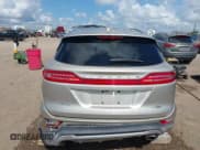 ✅ 2015 Lincoln MKC • VIN: 5LMCJ1A94FUJ25512 • Лот: 42573095. Опубликован ранее на IAAI с пробегом 257 846 миль. Бесплатный доступ к архиву аукционных продаж из США и подробный отчёт об истории автомобиля на DreamBid. Изображение 16.