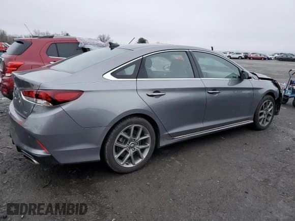 ✅ 2019 Hyundai Sonata Limited • VIN: 5NPE34AB6KH771007 • Lot: 70414722. Listed on Copart with 22,243 mi. Free auction sales archive from the USA and detailed vehicle history report at DreamBid. Image 3.