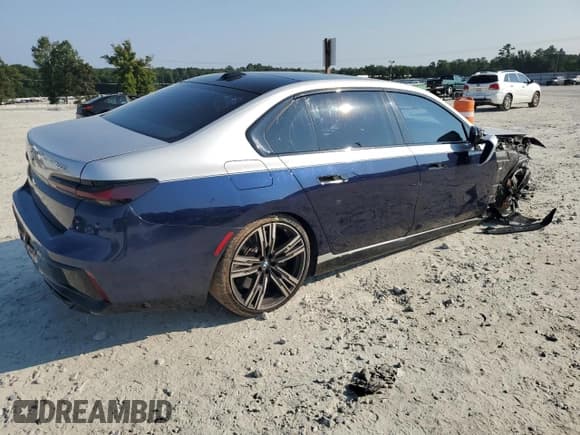 ✅ 2023 BMW 7 Series 760i xDrive • VIN: WBA33EJ0XPCM64354 • Lot: 68515925. Wystawiony na Copart z przebiegiem 51 746 mil. Bezpłatny archiwum sprzedaży aukcyjnych z USA i szczegółowy raport historii pojazdu na DreamBid. Zdjęcie 3.