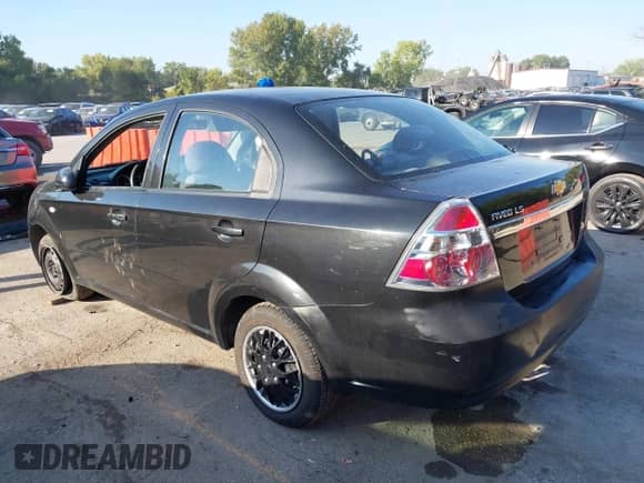 2007 Chevrolet Aveo LS z VIN KL1TD56667B098628, wystawiony jako IAAI lot #43324818 z przebiegiem 180 747 mil mil oraz . Historia ofert i sprzedaży dostępna na DreamBid. Obrazek 3.