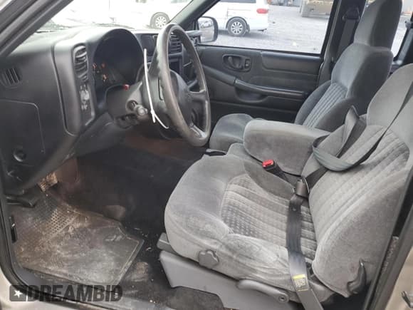 ✅ 2001 Chevrolet S-10 LS • VIN: 1GCCS19511K102618 • Лот: 42387565. Опубликован ранее на Copart с пробегом 201 606 миль. Бесплатный доступ к архиву аукционных продаж из США и подробный отчёт об истории автомобиля на DreamBid. Изображение 7.