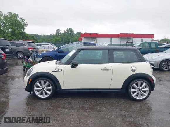 ✅ 2012 MINI Hardtop S • VIN: WMWSV3C59CT386436 • Lot: 42254715. Listed on IAAI with 60,260 mi. Free auction sales archive from the USA and detailed vehicle history report at DreamBid. Image 14.