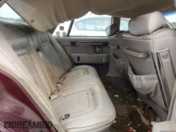 ✅ 1983 Cadillac Seville • VIN: 1G6AS6983DE800569 • Lot: 62057784. Wystawiony na Copart z przebiegiem 50 322 mil. Bezpłatny archiwum sprzedaży aukcyjnych z USA i szczegółowy raport historii pojazdu na DreamBid. Zdjęcie 10.