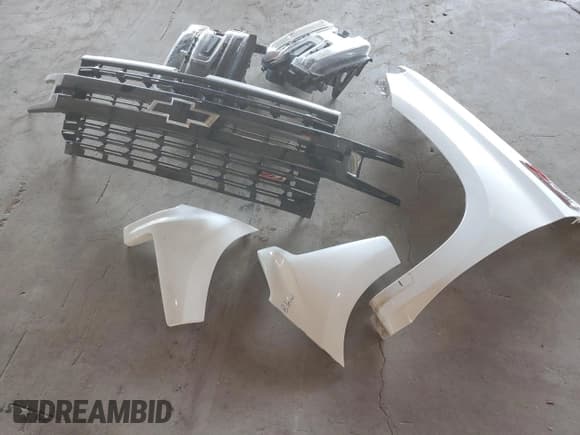 ✅ 2019 Chevrolet Silverado 1500 LT Trail Boss • VIN: 1GCPYFED4KZ113311 • Lot: 67964674. Wystawiony na Copart z przebiegiem 96 435 mil. Bezpłatny archiwum sprzedaży aukcyjnych z USA i szczegółowy raport historii pojazdu na DreamBid. Zdjęcie 14.