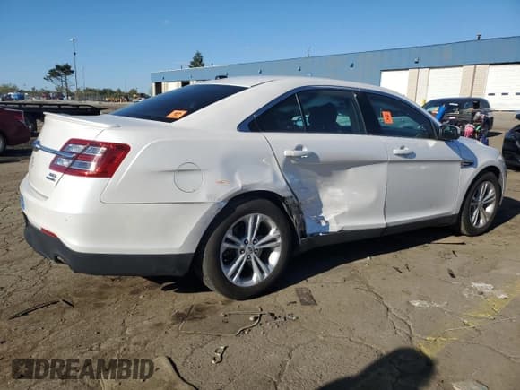 ✅ 2015 Ford Taurus SEL • VIN: 1FAHP2E83FG192108 • Lot: 82410495. Wystawiony na Copart z przebiegiem 73 912 mil. Bezpłatny archiwum sprzedaży aukcyjnych z USA i szczegółowy raport historii pojazdu na DreamBid. Zdjęcie 3.