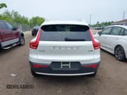 ✅ 2024 Volvo XC40 Ultimate Bright Theme • VIN: YV4L12UF8R2265543 • Lot: 42546549. Wystawiony na IAAI z przebiegiem Nie podano. Bezpłatny archiwum sprzedaży aukcyjnych z USA i szczegółowy raport historii pojazdu na DreamBid. Zdjęcie 16.