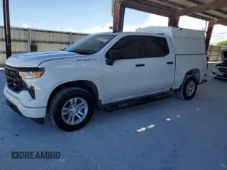 ✅ 2024 Chevrolet Silverado 1500 Custom • VIN: 1GCPABEK2RZ131408 • Лот: 68812655. Опубликован ранее на Copart с пробегом 20 425 миль. Бесплатный доступ к архиву аукционных продаж из США и подробный отчёт об истории автомобиля на DreamBid. Изображение 1.