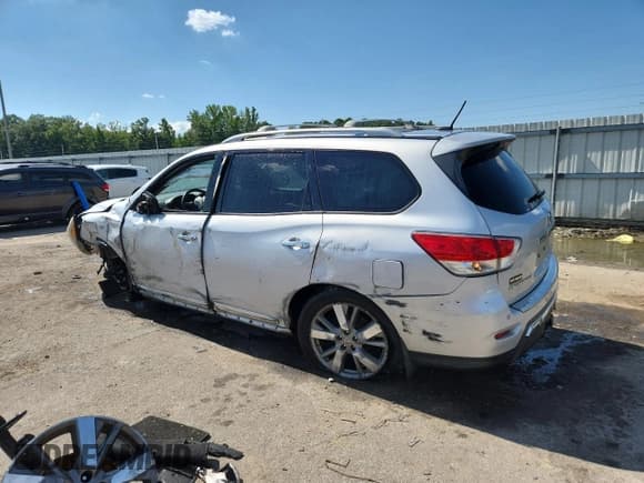 ✅ 2015 Nissan Pathfinder SL • VIN: 5N1AR2MN3FC720634 • Lot: 64653595. Listed on Copart with 135,987 mi. Free auction sales archive from the USA and detailed vehicle history report at DreamBid. Image 2.