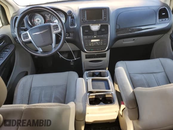 ✅ 2013 Chrysler Town & Country Touring L • VIN: 2C4RC1CG7DR727547 • Lot: 92642615. Listed on Copart with 186,793 mi. Free auction sales archive from the USA and detailed vehicle history report at DreamBid. Image 8.