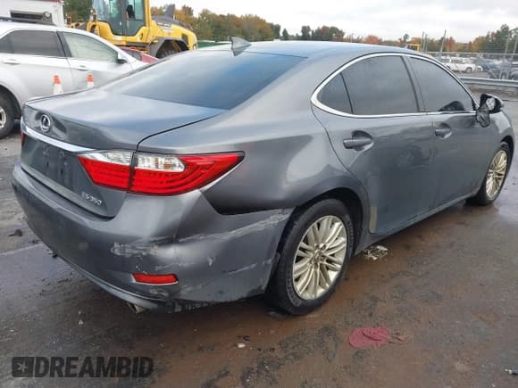 ✅ 2015 Lexus ES 330 • VIN: JTHBK1GG7F2184067 • Lot: 43556231. Listed on IAAI with 216,742 mi. Free auction sales archive from the USA and detailed vehicle history report at DreamBid. Image 4.