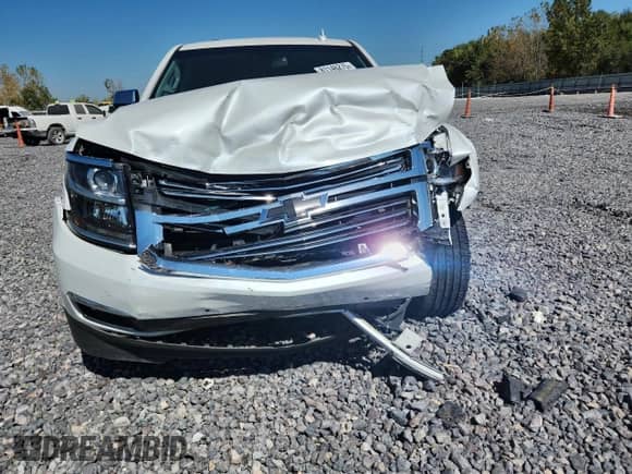 2020 Chevrolet Tahoe Premier z VIN 1GNSKCKJ1LR182423, wystawiony jako Copart lot #81146275 z przebiegiem 188 840 mil mil oraz Szkoda całkowita • Salvage title. Historia ofert i sprzedaży dostępna na DreamBid. Obrazek 5.