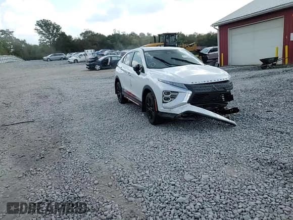 ✅ 2024 Mitsubishi Eclipse Cross LE • VIN: JA4ATVAA3RZ051463 • Lot: 81354885. Wystawiony na Copart z przebiegiem Nie podano. Bezpłatny archiwum sprzedaży aukcyjnych z USA i szczegółowy raport historii pojazdu na DreamBid. Zdjęcie 15.