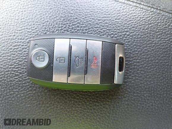 ✅ 2015 Kia Optima EX • VIN: KNAGN4AD8F5084764 • Lot: 42404405. Listed on IAAI with 158,587 mi. Free auction sales archive from the USA and detailed vehicle history report at DreamBid. Image 11.