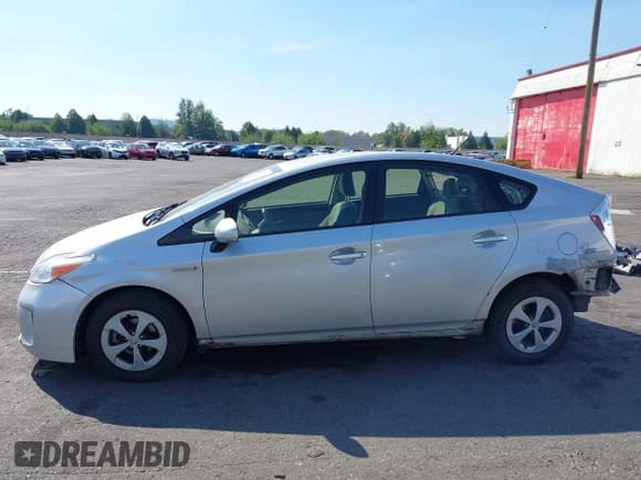 ✅ 2015 Toyota Prius Two • VIN: JTDKN3DUXF1984513 • Лот: 43105789. Опубликован ранее на IAAI с пробегом 109 652 миль. Бесплатный доступ к архиву аукционных продаж из США и подробный отчёт об истории автомобиля на DreamBid. Изображение 15.