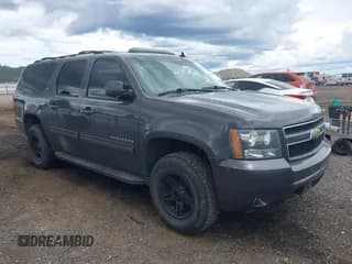 ✅ 2011 Chevrolet Suburban LT • VIN: 1GNSKJE33BR172783 • Lot: 42946008. Wystawiony na IAAI z przebiegiem 212 959 mil. Bezpłatny archiwum sprzedaży aukcyjnych z USA i szczegółowy raport historii pojazdu na DreamBid. Zdjęcie 1.