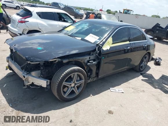 ✅ 2017 Mercedes-Benz E 300 Luxury • VIN: WDDZF4JB8HA016858 • Lot: 42787528. Wystawiony na IAAI z przebiegiem 101 560 mil. Bezpłatny archiwum sprzedaży aukcyjnych z USA i szczegółowy raport historii pojazdu na DreamBid. Zdjęcie 18.