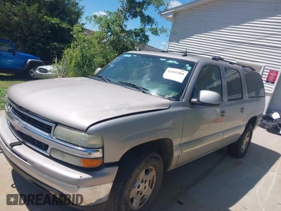 ✅ 2004 Chevrolet Suburban LT • VIN: 1GNFK16Z24J154314 • Lot: 42462404. Listed on IAAI with 275,938 mi. Free auction sales archive from the USA and detailed vehicle history report at DreamBid. Image 2.