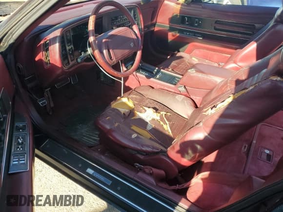 ✅ 1990 Buick Reatta • VIN: 1G4EC13C4LB905516 • Lot: 73416854. Wystawiony na Copart z przebiegiem 116 396 mil. Bezpłatny archiwum sprzedaży aukcyjnych z USA i szczegółowy raport historii pojazdu na DreamBid. Zdjęcie 8.