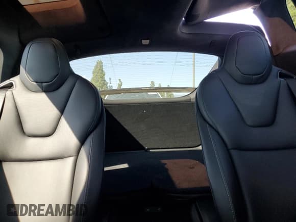 ✅ 2023 Tesla Model X Plaid • VIN: 7SAXCBE66PF428457 • Lot: 84607835. Wystawiony na Copart z przebiegiem 51 448 mil. Bezpłatny archiwum sprzedaży aukcyjnych z USA i szczegółowy raport historii pojazdu na DreamBid. Zdjęcie 10.