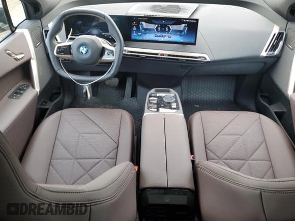 ✅ 2024 BMW iX xDrive50 • VIN: WB523CF01RCN55992 • Лот: 59352604. Опубликован ранее на Copart с пробегом 8 415 миль. Бесплатный доступ к архиву аукционных продаж из США и подробный отчёт об истории автомобиля на DreamBid. Изображение 8.