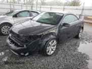 ✅ 2013 Volkswagen Eos Lux • VIN: WVWFW8AH3DV005858 • Lot: 51748545. Wystawiony na Copart z przebiegiem 76 624 mil. Bezpłatny archiwum sprzedaży aukcyjnych z USA i szczegółowy raport historii pojazdu na DreamBid. Zdjęcie 1.