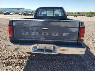 1990 Dodge Dakota z VIN 1B7FL23X7LS653679, wystawiony jako Copart lot #72073034 z przebiegiem 254 327 mil mil oraz Szkoda całkowita • Salvage title. Historia ofert i sprzedaży dostępna na DreamBid. Obrazek 6.