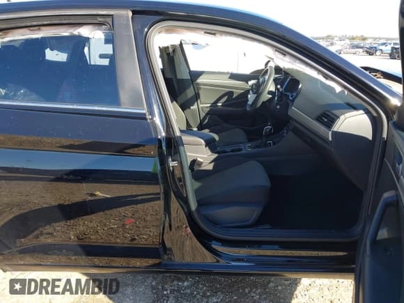 ✅ 2020 Volkswagen Jetta S • VIN: 3VWCB7BU3LM056643 • Lot: 43582154. Wystawiony na IAAI z przebiegiem 50 927 mil. Bezpłatny archiwum sprzedaży aukcyjnych z USA i szczegółowy raport historii pojazdu na DreamBid. Zdjęcie 5.