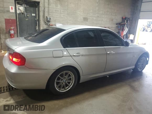 ✅ 2010 BMW 3 Series 328i • VIN: WBAPH7G52ANM50493 • Лот: 54976255. Опубликован ранее на Copart с пробегом 107 844 миль. Бесплатный доступ к архиву аукционных продаж из США и подробный отчёт об истории автомобиля на DreamBid. Изображение 3.