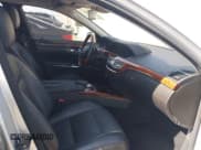 ✅ 2010 Mercedes-Benz S 400 • VIN: WDDNG9FBXAA318000 • Lot: 42302685. Listed on IAAI with 81,826 mi. Free auction sales archive from the USA and detailed vehicle history report at DreamBid. Image 5.