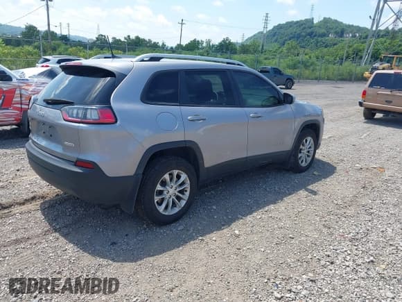 ✅ 2020 Jeep Cherokee Latitude • VIN: 1C4PJMCB8LD518449 • Lot: 42607389. Wystawiony na IAAI z przebiegiem 75 753 mil. Bezpłatny archiwum sprzedaży aukcyjnych z USA i szczegółowy raport historii pojazdu na DreamBid. Zdjęcie 4.