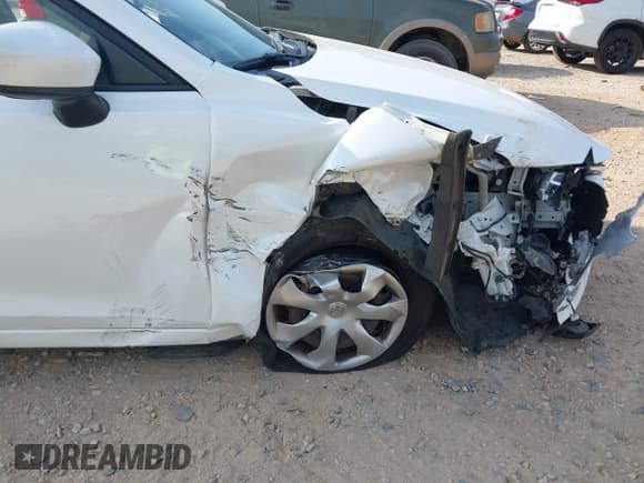 ✅ 2015 Mazda 3 i Sport • VIN: 3MZBM1K76FM181606 • Lot: 42841589. Wystawiony na IAAI z przebiegiem 140 205 mil. Bezpłatny archiwum sprzedaży aukcyjnych z USA i szczegółowy raport historii pojazdu na DreamBid. Zdjęcie 6.