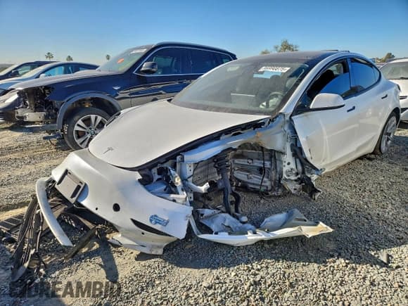 ✅ 2021 Tesla Model 3 Long Range • VIN: 5YJ3E1EB3MF064975 • Lot: 95980875. Wystawiony na Copart z przebiegiem Nie podano. Bezpłatny archiwum sprzedaży aukcyjnych z USA i szczegółowy raport historii pojazdu na DreamBid. Zdjęcie 1.