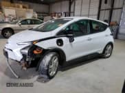 ✅ 2023 Chevrolet Bolt EV 1LT • VIN: 1G1FW6S03P4166694 • Лот: 47780245. Опубликован ранее на Copart с пробегом 22 370 миль. Бесплатный доступ к архиву аукционных продаж из США и подробный отчёт об истории автомобиля на DreamBid. Изображение 1.