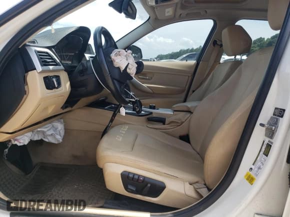 ✅ 2013 BMW 3 Series 328i • VIN: WBA3A5C59DF602085 • Лот: 58403075. Опубликован ранее на Copart с пробегом 155 745 миль. Бесплатный доступ к архиву аукционных продаж из США и подробный отчёт об истории автомобиля на DreamBid. Изображение 7.