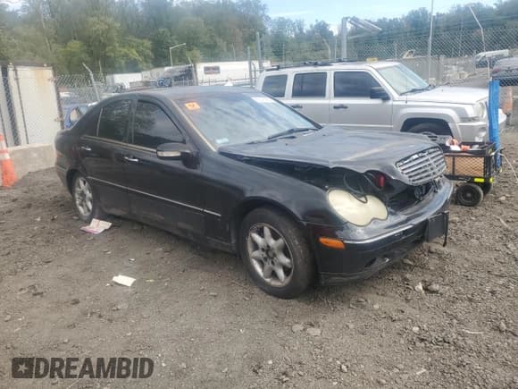 ✅ 2001 Mercedes-Benz C 230/260/280/320 • VIN: WDBRF61J71F072892 • Лот: 85146495. Опубликован ранее на Copart с пробегом Не указан. Бесплатный доступ к архиву аукционных продаж из США и подробный отчёт об истории автомобиля на DreamBid. Изображение 4.