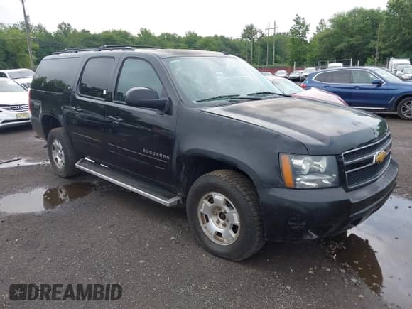 2014 Chevrolet Suburban LT z VIN 1GNSKJE74ER122546, wystawiony jako IAAI lot #42641722 z przebiegiem 435 000 mil mil oraz . Historia ofert i sprzedaży dostępna na DreamBid. Obrazek 17.
