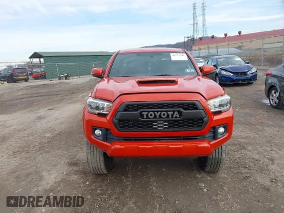 ✅ 2017 Toyota Tacoma SR5 • VIN: 3TMDZ5BN7HM014046 • Lot: 43777744. Listed on IAAI with 130,773 mi. Free auction sales archive from the USA and detailed vehicle history report at DreamBid. Image 12.