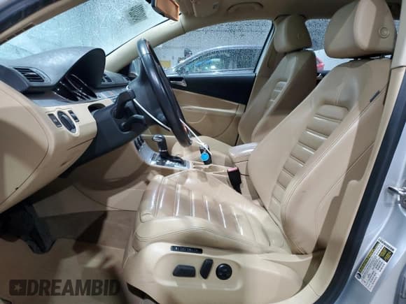 ✅ 2008 Volkswagen Passat VR6 • VIN: WVWRU73C18E226024 • Лот: 84943324. Опубликован ранее на Copart с пробегом 87 440 миль. Бесплатный доступ к архиву аукционных продаж из США и подробный отчёт об истории автомобиля на DreamBid. Изображение 7.